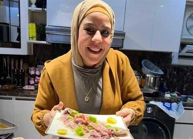 من بائعة فسيخ إلى قفص الاتهام.. القصة الكاملة لأزمة البلوجر «أم مكة»